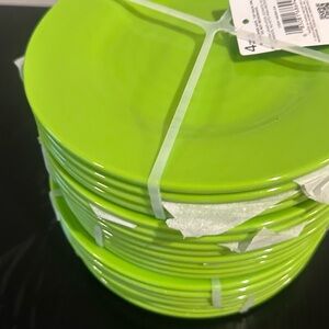 Bright Green Reusable Party Plates | 4-Pack – Christmas & Grinch Theme